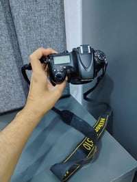 كاميرا نيكون طراز D610. هي كاميرا رقمية ذات عدسة أحادية عاكسة (DSLR) ب...