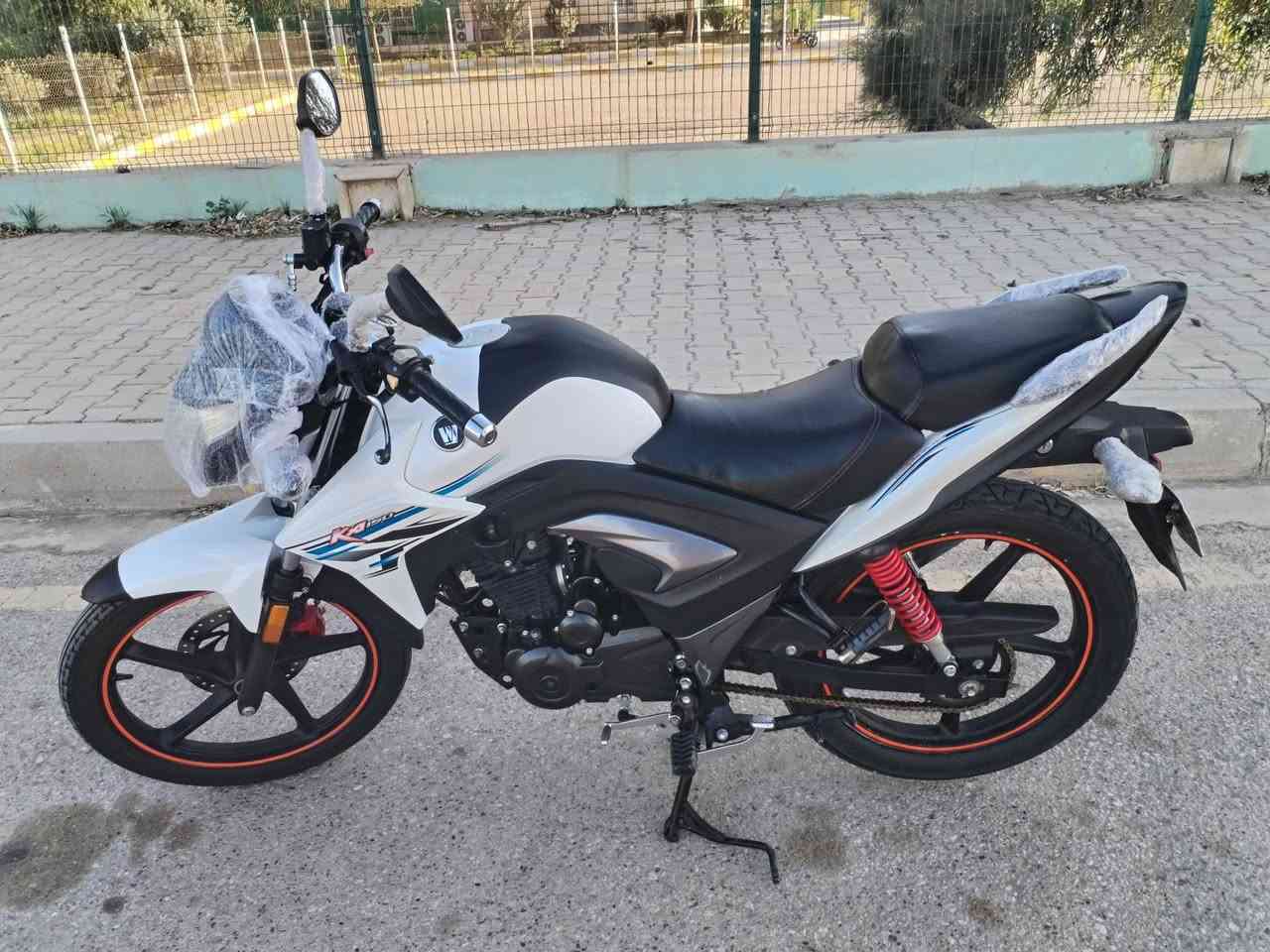 هوجي موديل 2023 مسجل رقم وسنويه تحويل ثاني يوم السعر 16 ونص شراي يتصل مكاني رمادي ***********
