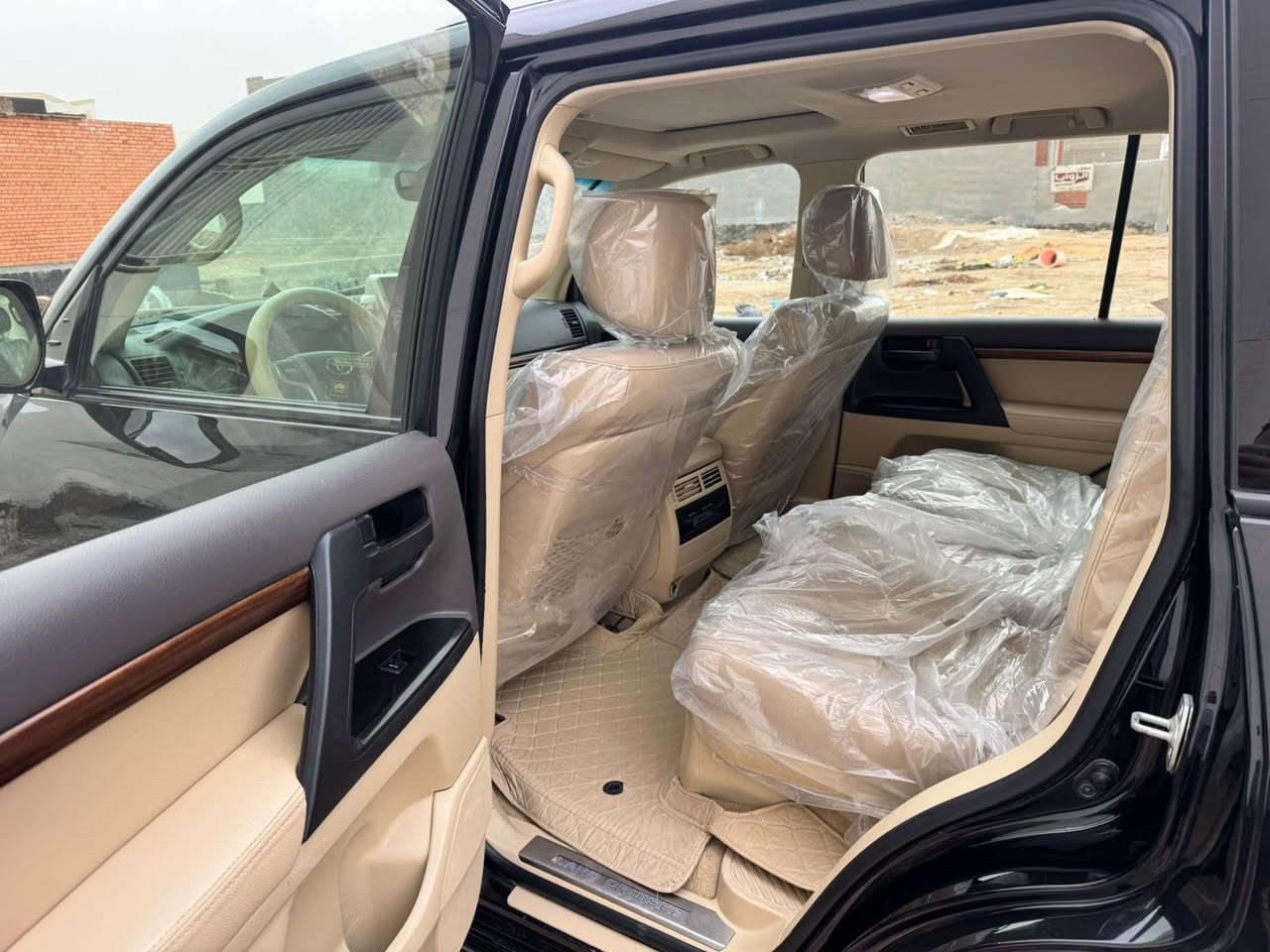 السلام عليكم ورحمة الله للبيع تيوتا لاندكروزر 2016 خليجي سياره فطيم باب اول كشنات جلد كشن السايق 3 دكم 8 ايرباك محرك 6 سلندر بلادي تخم تاير دلوب ماشيه 150 الف رقم بغداد الجديد بيها بارد كد شبر وصبغ نص قبق الجنطه فقط بدون فتح بدون اي ضرر داخلي سياره جاهزه اي نقص مابيها وسعرها مناسب للجناي 435 وبيها مجال قليل مكان السيارة بالرمادي ***********
