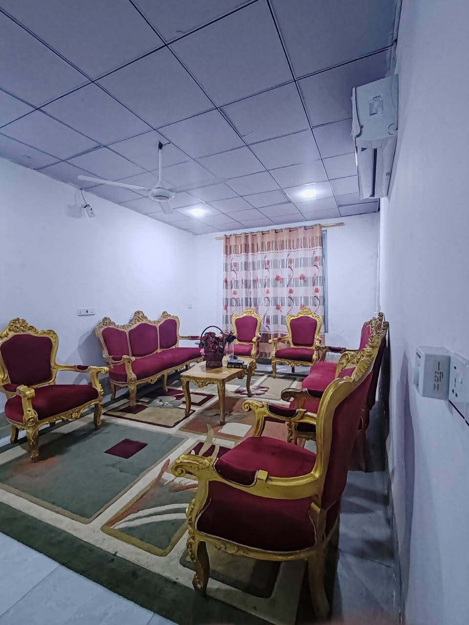 شقة مؤثثة تحتوي على غرفة نوم وصالة ومطبخ وحمام داخل الغرفة والصالة للايجار اليومي و الأسبوعي للعوائل والشباب ل ايام الزيارات والايام الاعتيادية موقع الشقة منطقة الروضتين قرب الحرم
للاستفسار ***********
