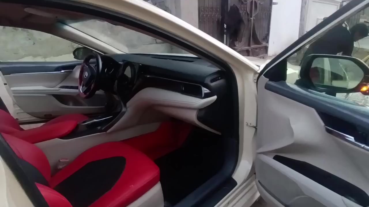 السلام عليكم للبيع
كامري هايبرد تكسي دبي
موديل 2023اصل اصل 
كير مكينه بطاريات خير من اللّٰه صدر امامي خلفي جديد
بيها جاملغ وبنيد 
تخم تاير 
تخم دسكات اصليه 
السعر 140 
رقم بغداد 
مكان السياره بغداد 
للاستفسار الاتصال
***********
