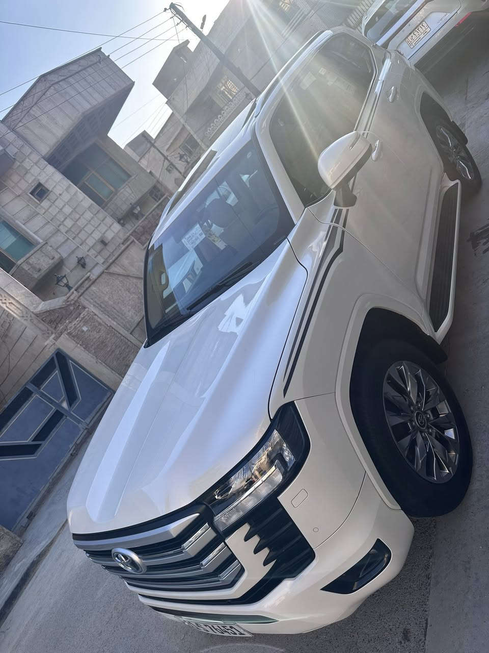 السلام عليكم 
تيوتا لاند كروز موديل 2022 شركة ساز ام الضمان محرك 6 سلندر 4000 السيارة فول مواصفات ماشيه 54 حقيقي استعمال نظيف جداً السيارة كفالة عامة من عدا الجاملغ الامامي مصبوغ والحافه مال بنيد مصبوغ اثر طخه بسيطه بدون دواخل بدون أي شيء والقطع نفسهم بلاديات بدون فتح 
وباقي السيارة على وضعية الشركة والسيارة رقم بغداد الجديد وبأسمي 
والمكان السيدية
والسعر 573$
وهذا رقمي ‭0790 129 1286‬
