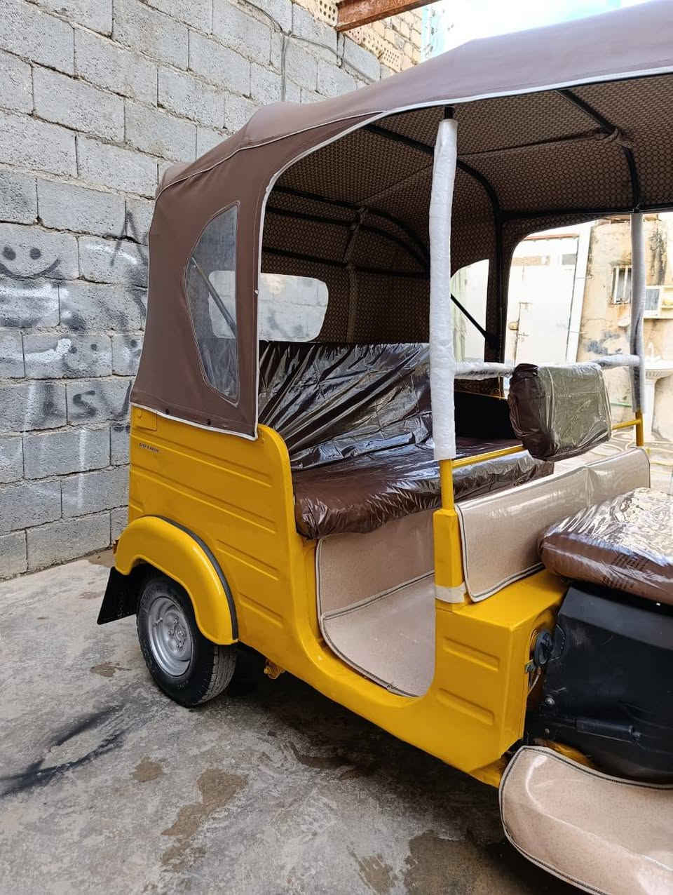 السلام عليكم تكتك للبيع موديل 2019 بشهر 11 بيه مكينه مال 20  مصبوغه لجماليه فقط المكان كربلاء ام داخلي اوراق التكتك  سعره 4 و 500  وبيه مجال رجان لا طب خاص مكلف بل نشر ***********
