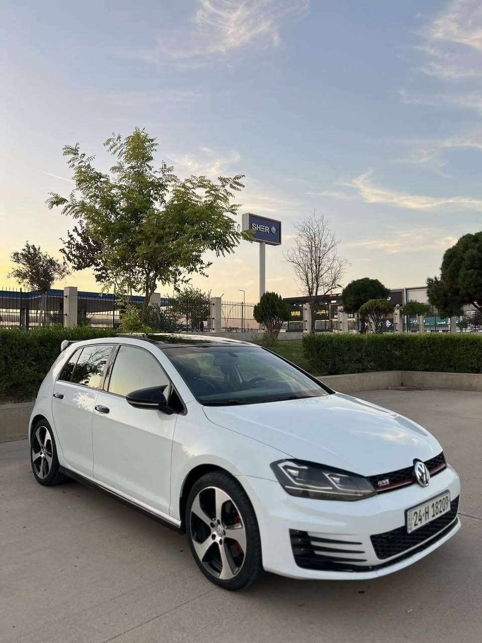 سلام عليكم ورحمة الله وبركاته
2017
Golf GTi mk7 stage1 
مكينه 2000 توربو 
فول مواصفات 1/1 
مراوس بشمالي بدون فرق اريد شي راس براس 
السياره بيه 3 قطع فقط وشويه دواخل وبيه مكانين بارد 
السياره رقم دهوك الجديد 
تحويل وكاله بشرط 
سياره عليه خوش تزويد كلش 
شوته عطاس 
وعليه داون بايب وبيه بك فاير كلشش حلو ناشره بل صور 
حلوك صالنصه كورسا 
📍السياره مكانه اربيل 
سعره : 125وبيه مجال كلش بسيط 
والي يشوف سياره غاليه يلكه الارقه ياربي 
***********📞
