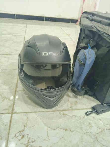 السلام عليكم متاح خوذه وجنطه جدد استعمال قليل س 75 مكان شهداء البياع شراي اتصل ***********
