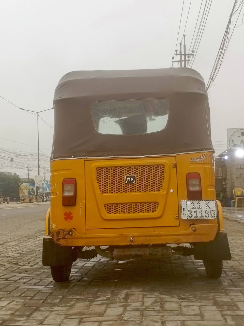 سلام عليكم تكتك مديل 21/12 للبيع مرقمه انكليزي الكهربائيات كلها شغاله المحرك ما  جادر جديد تخم تاير مسجل ابو الشاشه مكاني بغداد ***********
