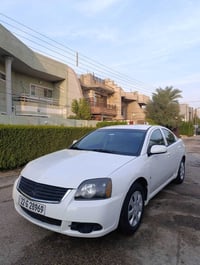 ميتسوبيشي كلنت 2011 للبيع مكينه وكير بحالة ممتازة وصدر نظيف بيها 3 قطع...