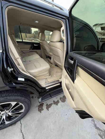 اسلام وعليكم 
لاند كروز الفين 2020 
السيارة مكفولة كفالة عامة من الصبغ ول بارد ول تبديل 
فول موصفات واحد ع واحد 
فتحة بصمة كشنات جلد كشنات عدد ثنين كهرباء جنطة كهرباء 
دشبول لكزاز  دبل ماوس شاشة جبيرة كامرة السيارة معروف موصفاتهة 
رقم اربيل بسمي 
السيارة تخم تاير جديد 
مكاني ديالى المقداية 
السعر 5 دفاتر او 50 ورقة وبيهة مجال 
***********
