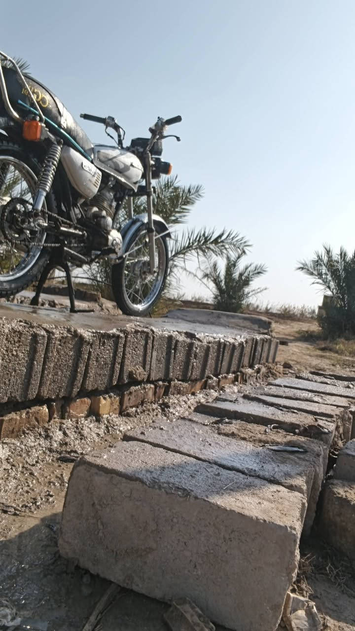 السلام عليكم  عيد نشر. بسبب الوعود الكاذبه رايده مراوس ي نامه اوراق او مراوس ب ستوته كلك راس براس بدون فرق. 
.  
دراجه للبيع نامه كامله شغاله كله اشاير لايتات بك لايت كله شغاله تعميره 25مكينه ستوته لاكن كاور كلچات بوشه نامه شلامجه كلك كلك كلك كلك شاصي 2019مكان شطره سعر 450وبيها مجال للشراي*********** مراوس ب ستوته تعبانه بس تشتغل كلك او مراوس ب نامه اوراق شايله روحه او مراوس ب نامه حربي
