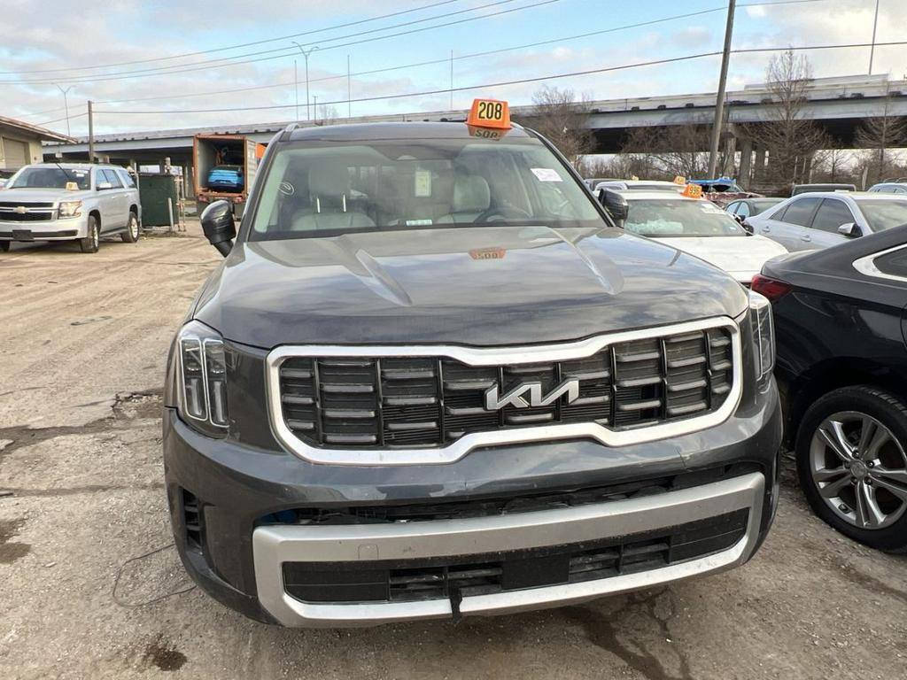 سلام عليكم  سياره كيا جديده بمعنا الكلمه مكفوله كفاله عامه حادثها تاير.امامي موضح بالصوره فول موصفات السياره  موديل 2024 نظيفه بمعنا كلمه ماشيه 10 الاف بيبان بصمه و بصمه تشغيل رادار. اوتو هولد سياره فور ويل  سياره تدفئه كشنات وسياره فول مع عده فتحه  سعر 280 بيه مجال بسيط شراي بخدمته يتصل اني خادم هذا رقمي *********** موجوده سياره في كربلاء
