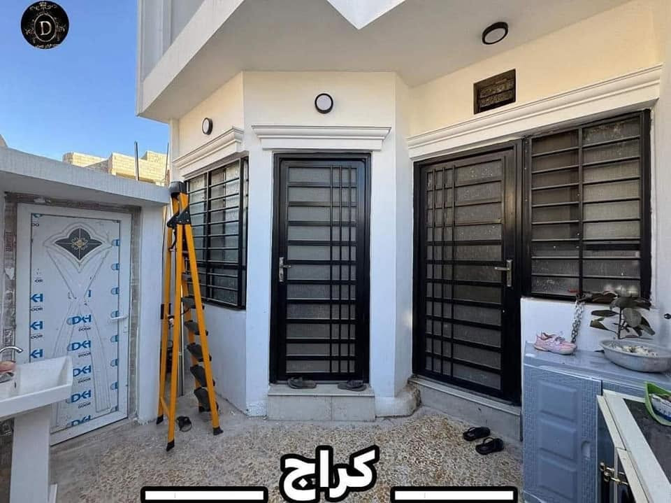 دار للبيع طابقين  في حي الملايين مقابل المول الهيكل مساحه 100متر ثلاث غرف واجها 5 السعر 75مليون وبي مجال للاستفسار الاتصال على *********** او ***********
