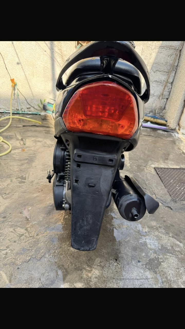 سلام عليكم من رخصت الدمن عندي دراجه ماكس عدله وهايه انته شوفه وقعتن بيه سعره 700بيه مجال باصيط ماكاني بغداد الدوره بس تصال هذا رقمي *********** وتصل ودلل
