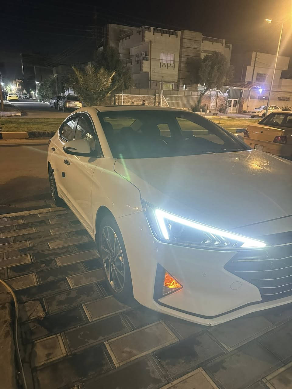 سلام عليكم النترا خليجي
فول مواصفات عدى لبصمه

سلايد روف كشنات جلد 

مري شري شفط 

حساس امامي وخلفي 

تبريد قطعتين مكينة 2000دوش

سياره ماشيه 62جديده شرط تراي زيرو

تخم تاير جديد 

سنويه وهزه ورقم جديد

داخل صاج وشاشه وكامره دواره

لايت زنون 

رقم بغداد باسمي السعر ١٦٨

***********
