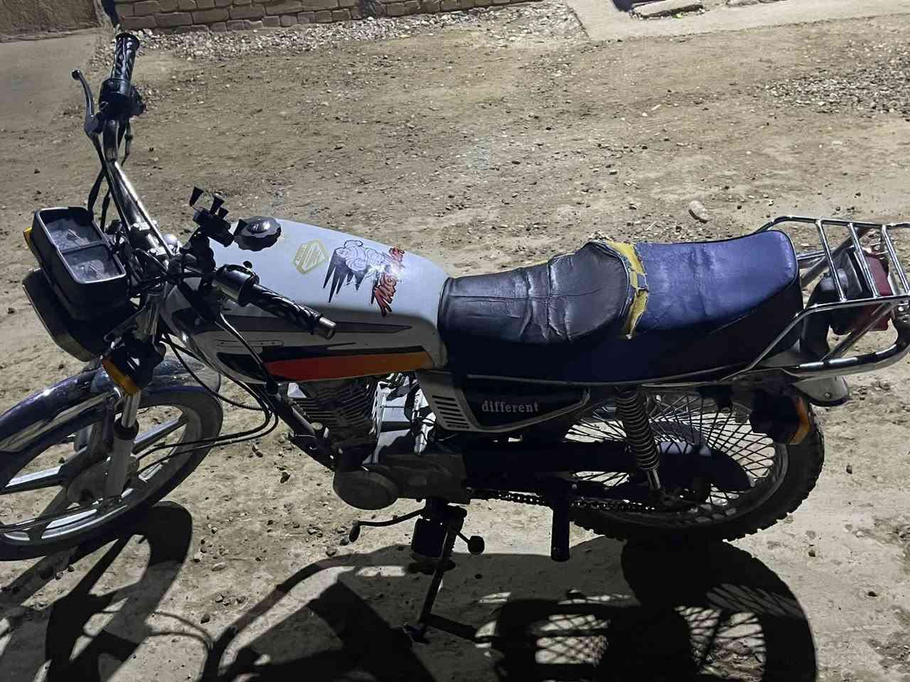 دراجه لبيع اربعه كيرر موديلل 21 محرك سيجي كلك 300 بيه مجال ***********
