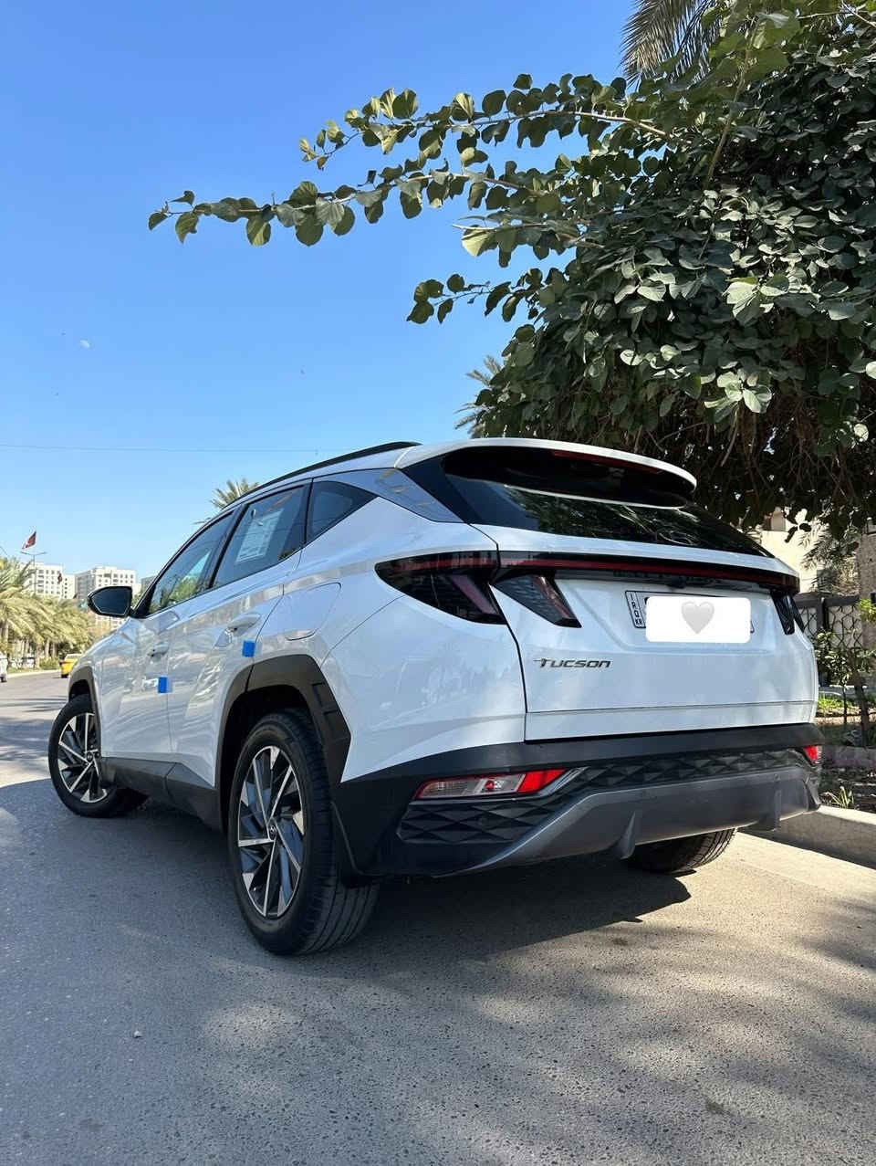 السلام عليكم توسان موديل 2022 خليجي
رقم إربيل بإسمي 
مكينة 2000  مواصفاتها معروفه  فول عدا البانوراما 
تبريد قطعتين 
لايتات زينون 
بلك لايت لد 
مانع انزلاق 
اوتو هولد 
شاشة كبيرة 
كار بلي 
تحكمات ستيرن 
اشاير بالمري 
مري شفط 
وبعد بيها مواصفاات 

اشاير ترحيب 
صار بيها طخه بل باب وجاملغ وتبدلن اصليات نفس اللون
السعر 190

للاستفسار ***********  
ومتواجد ع الواتساب
