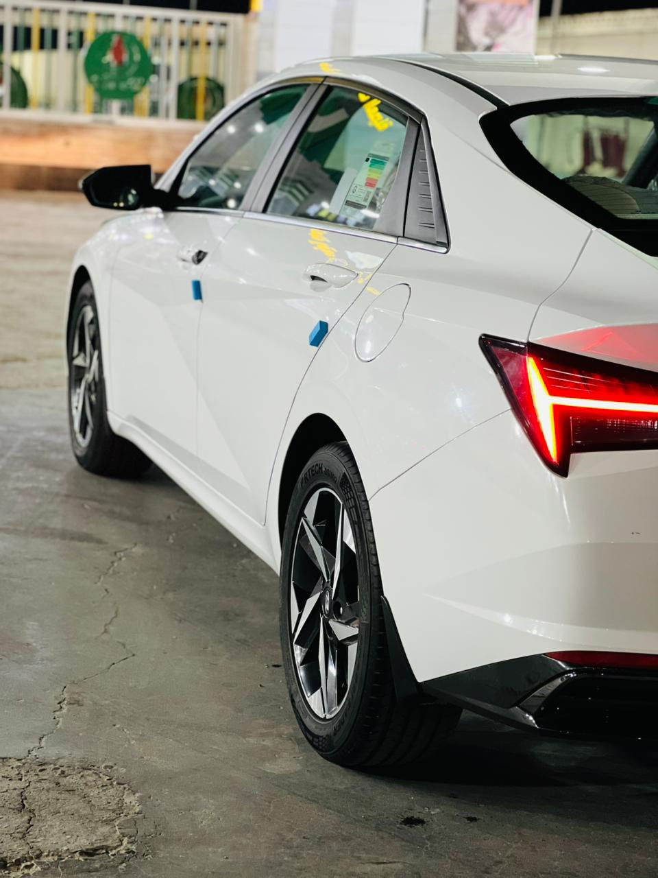 سلام عليكم
هونداي النترا خليجي   
مديل  ٢٠٢٣
رقم بغداد 
مواصفات 
ماشيه 61 ألف
مواصفات كامله 
فتحه سلايد
بصمه تشغيل + تشغيل عن بعد + بصمه ابواب
مكينه DOHC 16V 2000cc
شاشه كبيرة
بلوتوث + اتصال بلوتوث
Apple carplay
Android auto
لدات امامي خلفي
حساس اماي +خلفي
3 انظمه قيادة
شاحنه لاسلكي
كامره خلفيه
ويل 17 كروم
دخول ذكي وترحيب
وجنطه ذكيه تفتح عن بعد

تليفون ***********
عنوان بغداد
