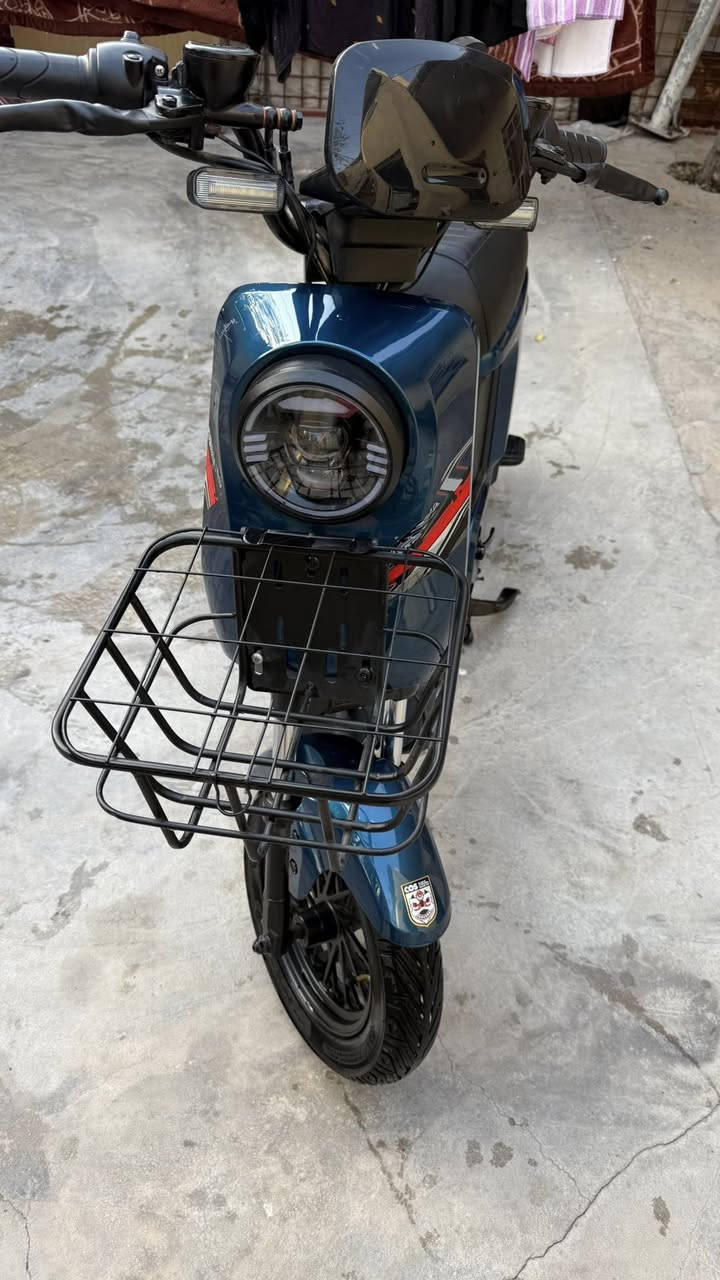 دراجة كهربائية CONSHING X900 مستعملة (الحجم الكبير)
الدراجة نظيفة (تحتاج فقط بطاريات جديدة لان بطارياتها تعبانة)
تشيل 5 بطاريات 
تشغيل بصمات + سويچ
سرعتها تصل إلى 60-65 km
4 نمرات
بلوتوث شغال + سماعة داخلية 

#السعر 400 ألف و بيها مجال جدًا قليل .
التواصل واتساب | ***********
