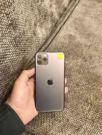 ايفون ١١ برو ماكس ذاكرة ٢٥٦ بطارية ١٠٠٪؜ مبدل اصلي شرط  (دبل سيم)  لون...