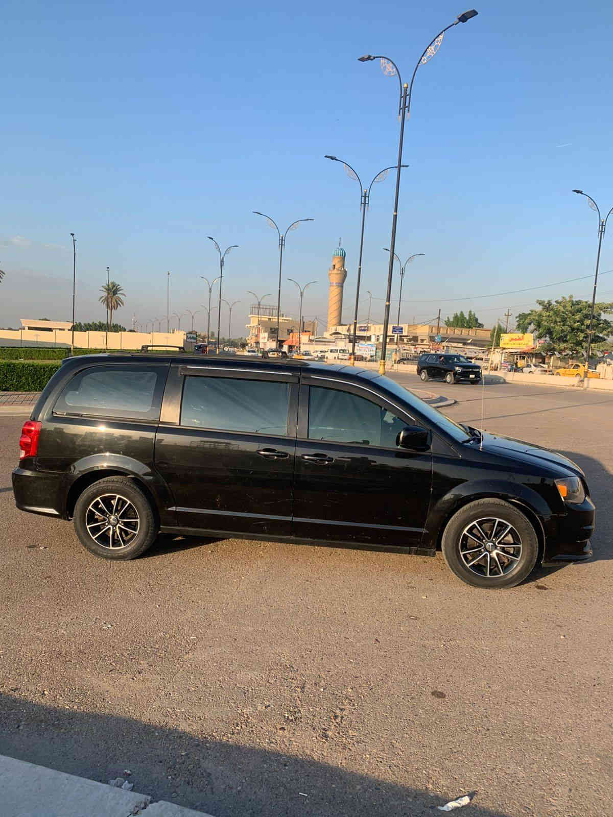 السلام عليكم 
دوج كرفان فئه GT
موديل ٢٠١٩
حادثها جداااا بسيط وبدووووون ايرباك 
فقط جاملغ وبنيد ومبدل بلادي 
جاهزه من جميع النواحي

المواصفات  
بيبان وجنطه كهرباء
كشنات منفصل 
٣ قطع تبريد
شاشه اعطال
فرس سقف 
كشنات جلد مع تدفئه في المقاعد الأمامي 
ستيرن هيتر 
داخل اسود 
مضخم صوت بلادي 
بردات بلادي خلفيه 
فرس وسطي
وباقي مواصفاتها معروفه 
السعر (188)ورقه
رفم بغداد بأسمي فحص وهزه جديد 
تحويل مباشر 
مكاني بغداد كميره قرب الجزيره السياحيه 
*********** سيد أمير
