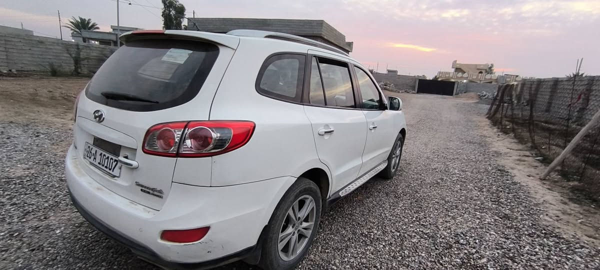 للبيع: هيونداي سنتافي (Hyundai Santa Fe) - خليجي
✅ التفاصيل والمواصفات:
الموديل: 2011 / 2012 (الشكل المحدث).
اللون: أبيض ملبي (صبغ وكالة، خالية من الحوادث القوية).
المحرك: 6 سلندر، محرك قوي واقتصادي، كير ومكينة بشرط الفحص (كفالة).
الرقم: (صلاح الدين)الرقم والسنوية جديدة والتحويل مباشر.
✨ المميزات:
الواجهة: شباك كروم، لايتات عدسة أصلية، كشافات ضباب.
الإضافات: سكة قمارة (Roof Rails)، مقابض أبواب كروم، ويل كب بلادي.
الداخلية: غرفة نظيفة جداً، تبريد مركزي (ثلج)، تحكم ستيرن، ونظام صوتي وكالة.
السعر ١٦٠ مكلف بالنشر الإتصال على الرقم 
***********
0770 366 4373
