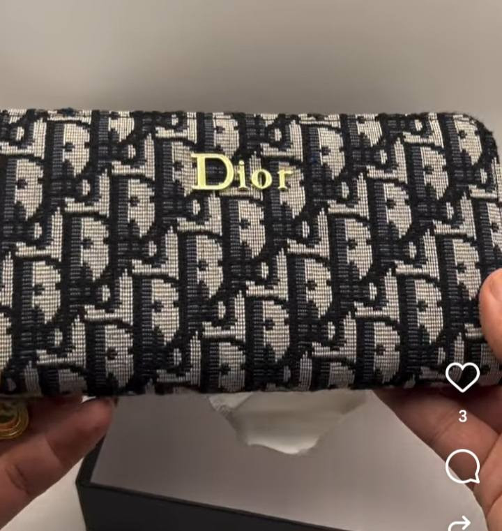 ساعات نسائية
محافظ نسائية 
نضارات نسائية 
سعر القطعة ١٠٠٠٠
للحجز الاتصال على 
***********
توصيل لكافة المحافظات ٥٠٠٠
