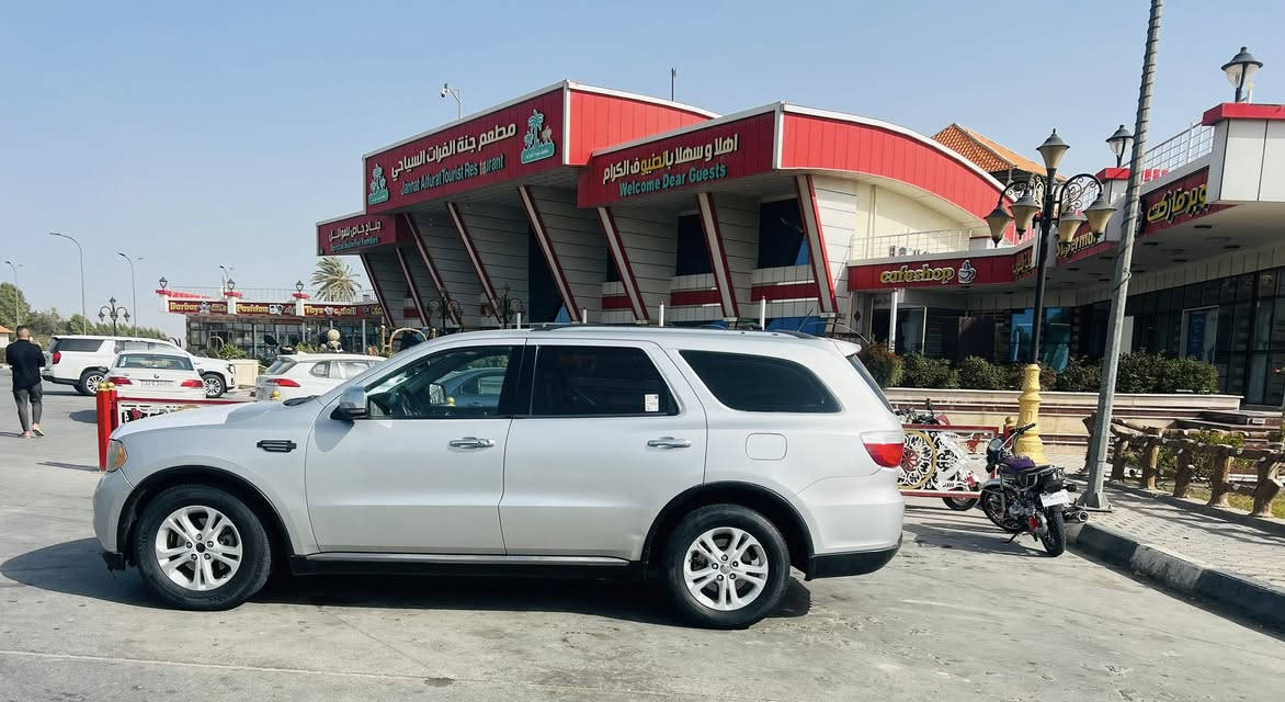 دورنكو  2012 اصل 

خليجيه 
قطعتين صبغ اثر تكشير وشخوط فقط
مكينه 6 
جديده ونضيفه استخدام شخصي 
ماشيه 150 
مكينه كير حداديه كفاله
رقم بغداد بسمي تحويل مباشر 
مكانه بابل
السعر 187 وبيه مجال 
***********
***********
