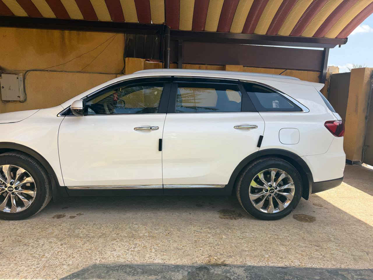 سورنتو خليجي موديل 19 مكفولة من الصبغ وتبديل عدا نص جاملغ امامي 
مواصفات 
بونراما
بصمه تشغيل 
صندوق كهرباء 
سته سلندر 
سبعه راكب 
تلث قطع تبريد 
كشنات كهرباء وجلد
حساسات أمامية وخلفية 
لد امامي خلفي 
تخم تاير وصدر بلكارتون 
رقم بغداد بسمي 
مكان بغداد 
السعر233
***********
***********
ملاحظه مكينه وكير شركه مفتوحات 
يرهم مراوس بسورنتو احدث 23
