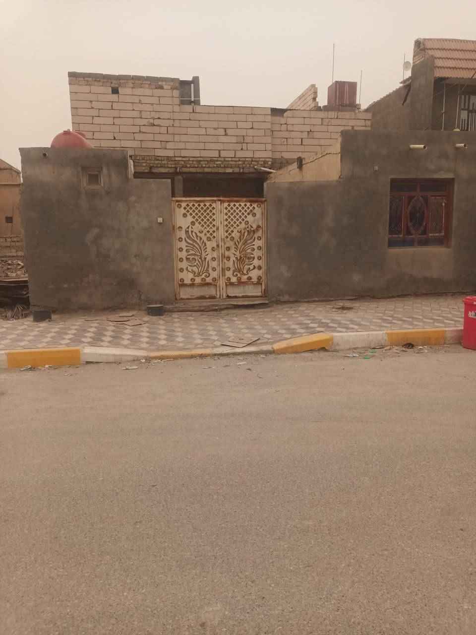 بيت البيع بنحية الفظليه بشارع صباح ثني بيت عن شارع العام المساحه ٢٠٠ وجه١٠ ونزل٢٠/ *********** طابو صرف بسمي
