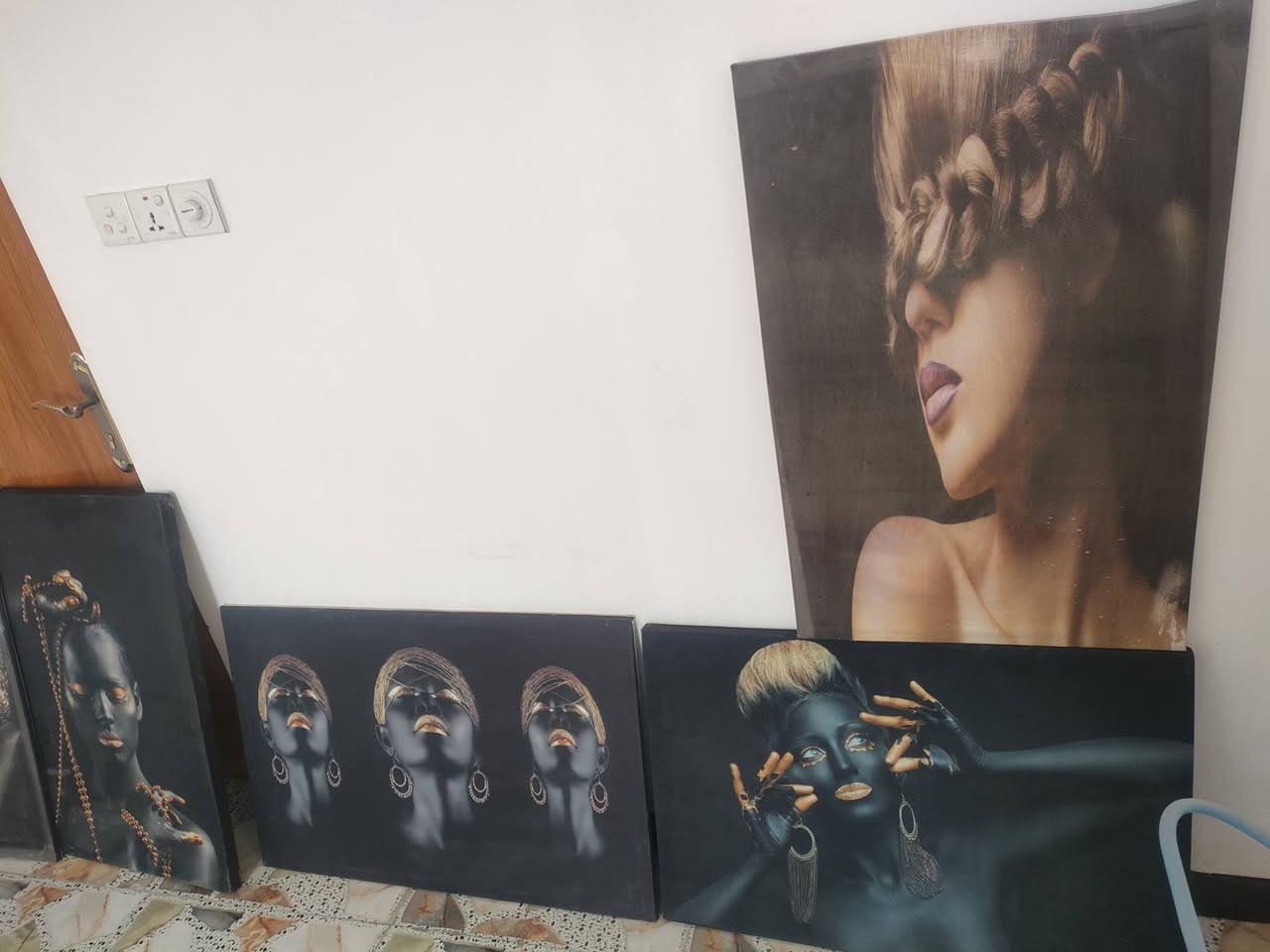 السلام عليكم . خمس لوحات فنية اقماش كلهن ب35
***********
