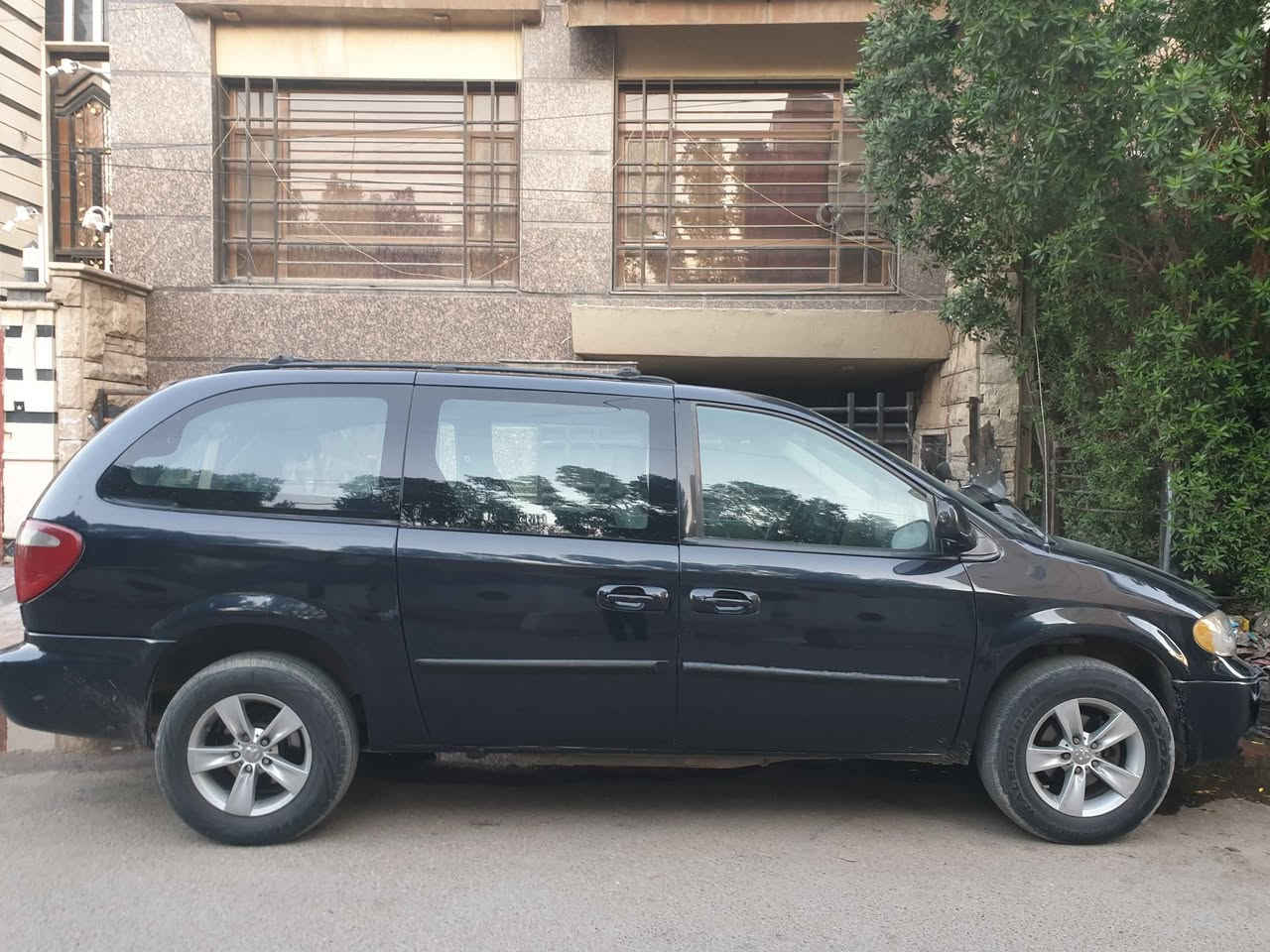 السلام عليكم
دوج كرفان ٢٠٠٧ فول 

محرك 6 سلندر 3300  كير ومحرك خير من الله

حدادية جديده

تخم تايرات جديد

3 قطع تبريد ثلج

شاشه وكامره وتحكمات ستيرن

الابواب كهرباء

مصبوغه حزام جماليه

ضربتها جاملغ سايق فقط بدون دواخل

السياره ناعمه وحلوه بلخير على الياخذها

سعرها 85 وبيها مجال

*********** بغداد, العراق
