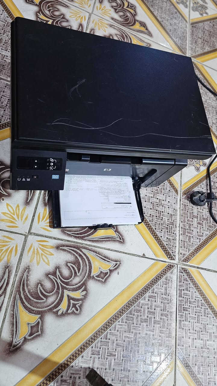 طابعة ليزرية hb laseJet 1132
طابعة  حبر باودر ابيض واسود 
سكنر واستنساخ وطباعة 
٢٠ نسخة بالدقيقة 
مستخدم نظيف ضمان الشغل والنظافة 
سعر الكاترج ٧ الاف
مع كاترج جديد 
كيبل كهرباء 
كيبل لابتوب 
خدمية للملازم والطلاب والمكاتب والاستخدام الشخصي 
السعر  110توصيل متوفر لكل المحافظات 
***********
