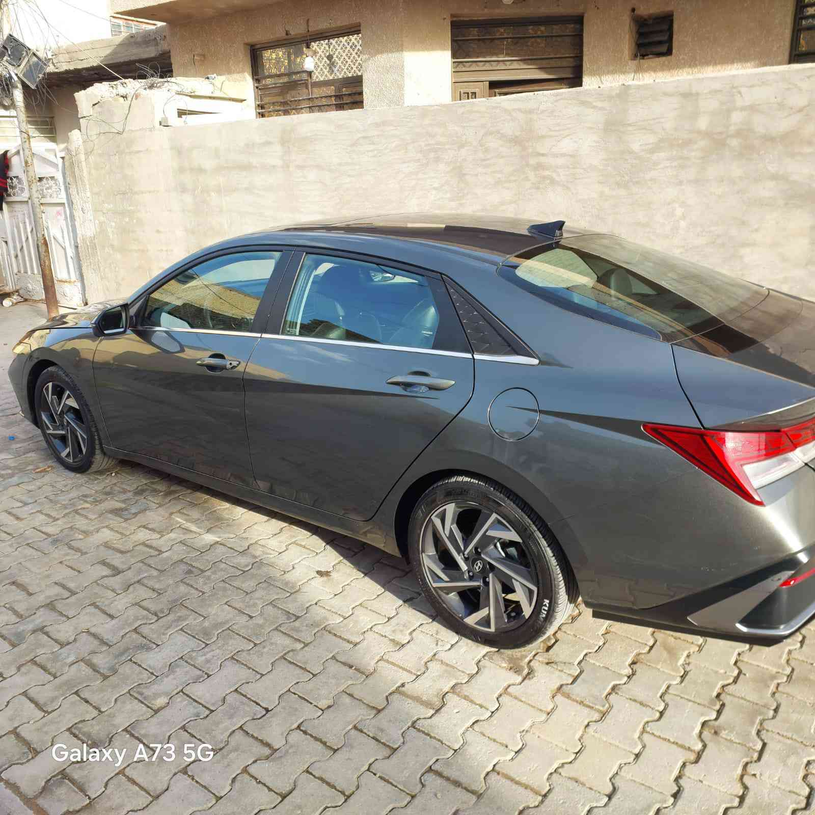 � للبيع – النترا  لمتد 2024 فول مواصفات 🚗
النوع: إلنترا  لمتد
الموديل: 2024
اللون: فيلي 
القير: أوتوماتيك
الوقود:  (بنزين )
المسافة: 10000 ميل 
المنشأ: وارد أمريكي

📌 الوصف:
ضرر بالبنيد تم تبديله،،جاملغ مصلح نفسه  السيارة بحالة ممتازة جدًا ومكيفة (باردة).

✨ المواصفات:

 • بصمة تشغيل ودخول
 • رادارات أمامي / خلفي / جانبي
 • كشنات جلد مع تدفئة وتبريد
 • خزن ميموري للمقاعد
 • شحن وايرلس
 • نظام صوت احترافي
 • تحكمات سكان وسستم متكامل
 • فتحة قمارة
 • إشارات بالمرايات
 •  جنطة ذكية
كامرات محيطية
لد دشبول 
وبعد بيها هواي مواصفات  

📍 الموقع: بغداد – الشعلة 
💰 السعر:163 (قابل للتفاوض)
📞 للتواصل ***********
