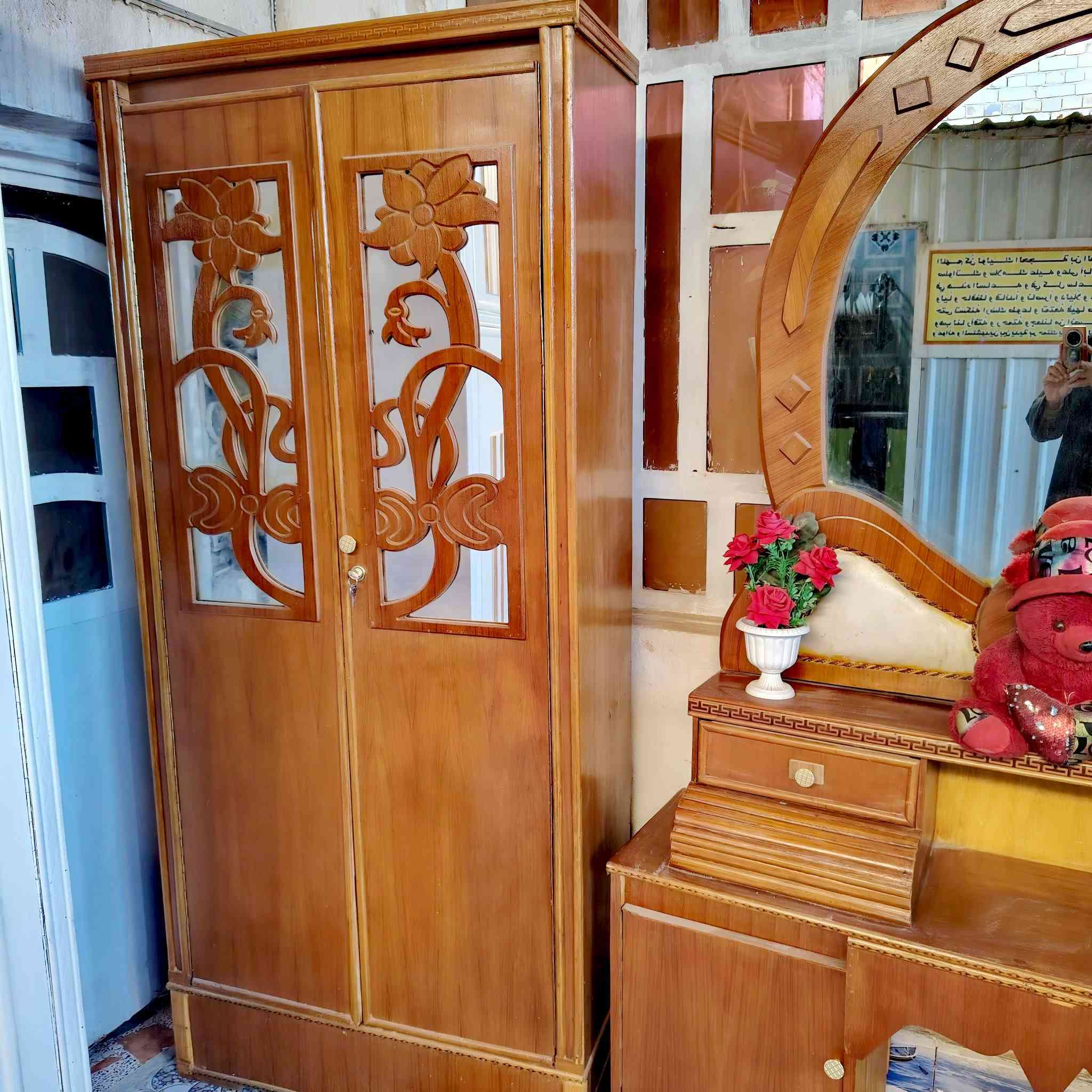 غرفة اخشاب صاج ام الخمسه موديل راقي دوشمه وترتيب زاويه كنتوريه ملحقات كامله مستخدم نضافة فول بدون ضرر للبيع الديوانيه اتصال ***********
