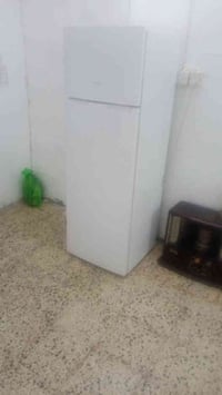 عندي هاي الثلاجه للبيع جديده ونظيفه شخط مابيه الله شاهد عليه وسعر كلش ...