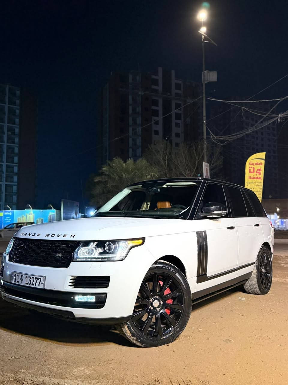 � رانج روفر فووك – بلاك إديشن | رقم بغداد
موديل 2013 | فول مواصفات | فحص شرط السونار

🌟 ملاحظة: التچوة الخلفية كهرباء
⚪ اللون: أبيض Black Edition
🧡 الداخلية: لون قرميدي مميز
🏢 وكالة سردار – كفالة عامة
🌍 ضمان دولي

⸻

🔥 المواصفات:

▪️ عداد المسافة: 68,000 كم فقط
▪️ المحرك: 8 سلندر – سوبر تشارج
▪️ قمارة شامواه
▪️ دوسات شفط
▪️ أبواب شفط
▪️ كاميرات
▪️ رادار
▪️ مساج
▪️ فول مواصفات بدون نقص
▪️ ما يحتاج نكتب أكثر… السيارة تحجي عن نفسها 😍
▪️السيارة مصرف عليهة25ورقة
▪️السعر /تواصل خاص 
⸻

📍 مكان السيارة: بغداد

🔄 التحويل مباشر

📞 للاستفسار والاتصال أو واتساب:

***********
