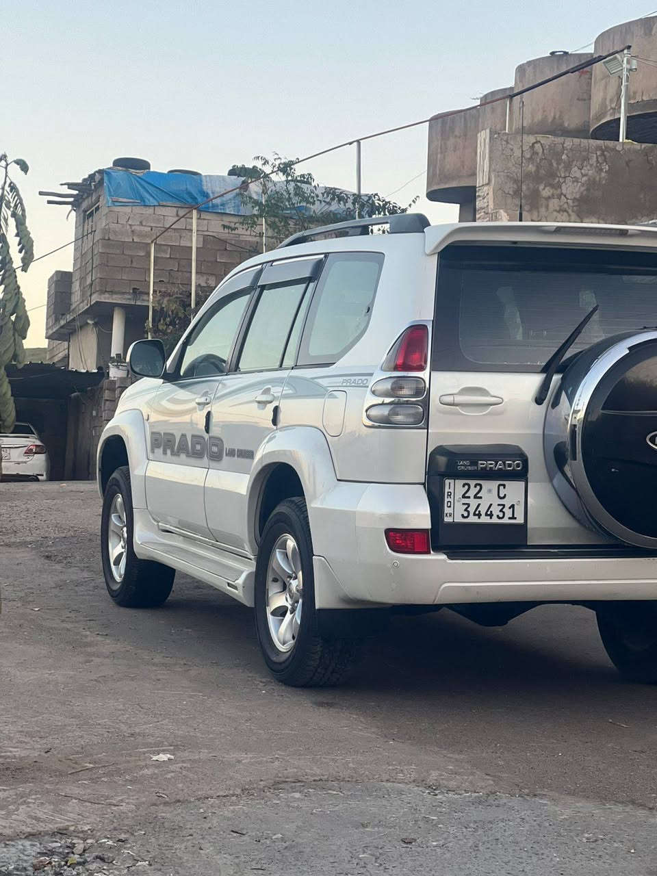 السلام عليكم للبيع برادو موديل 2009خليجي حجم المحرك ٤بستن 2700 رقم أربيل بسمي شرط رقم وسنويه وهزه جديد كير ومحرك بشرط مامفتوح ماشيه 218 حقيقي بدون صبغ بدون ضربه بيه تشلع صبغ مكانت سياره جاهزه من كلشي ماتصرف عليها الف دينار السياره مال بيت حيل نضيفه طخم تايرت وباتري جديد حداديه صدر جديد ٧راكب ٣قطع تبريد دبل اكسن السعر ١٧٣ وبي مجال بسيط رقم موبايل ***********كوراك ***********اسيا
