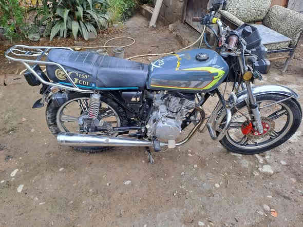 السلام عليكم ورحمة الله وبركاته اخوان سولنك موديل 2024 للبيع دراجه خير من الله نكره سلف مناقصها شي دراجه بلاديه نقصها صينيه مال زنجيل وصفاحيه يمنه وهذن ميكلفن ولباقي كلا كفاله على وضع لبلاد السعر 650وبيها مجال رقمي *********** مكان الدراجه بغداد الغزاليه
