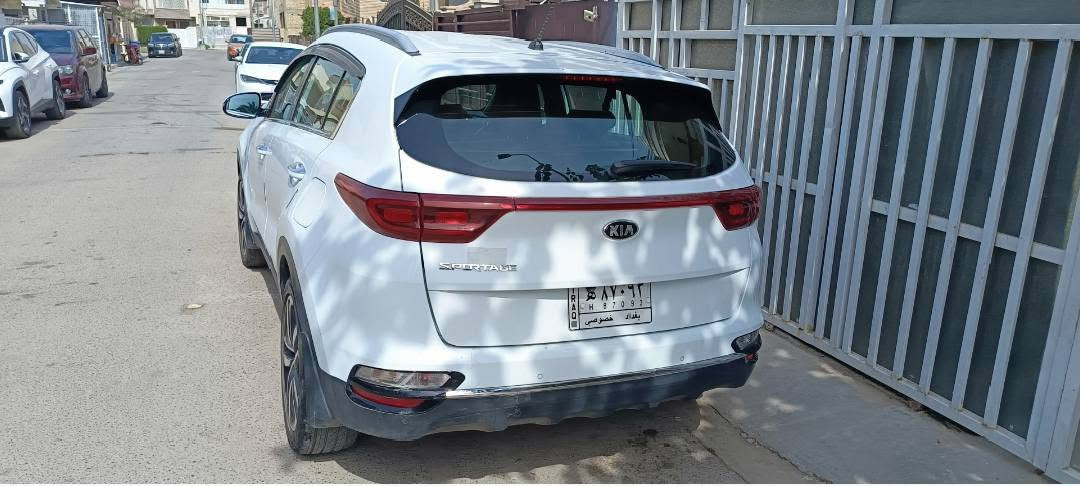 سبورتج خليجي موديل 19 شكل 20 للبيع فقط بدون مراوس
مواصفات العادية بدون حادث مكفولة عدا اكو شكم شخط بالدعامية الامامية والخلفية 
الكير والمكينة مكفولات والتبريد كلش ممتاز 
باتري جديد 
السيارة ماشية 116 الف كيلو على ايدي اخذتهة زيرو
للبيع فقط ب178 ورقة
الاتصال واتساب متواجد ***********
مكاني بغداد اليرموك خلف جامع ام الطبول
