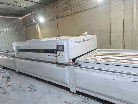 السلام عليكم
سي ان سي مع مكبس مكسر للبيع 
***********
