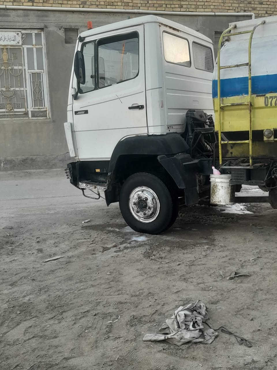 سلام عليكم البيع البه ٦برغي رقم بغداد صدامي موديل ٩٠ تانكي ٨طن حالين عليهه تريدهه بدي تريدهه دنكر مكينه كير ابو ردين عادي شاصي مكفول مكاني ناصريه للإستفسار عله رقم ***********
