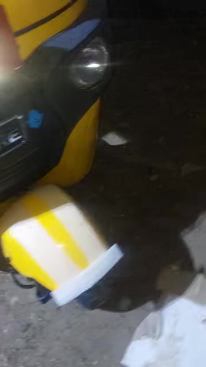 سلام عليكم اسمع الفيديو 
تكتك موديل \ 17 \ 9 \ 2019
رقم وسنويه نكليزي 
بغدادتحويل ثاني يوم 
دوس معمره 
مكينه مجفته تجفيت شركه 
تخم تاير كهرباءيات شغاله 
العنوان بغداد البلديات 
السعر 5750 وبيه مجال
*********** 
المو شراي لا يتصل ولا يعلق
