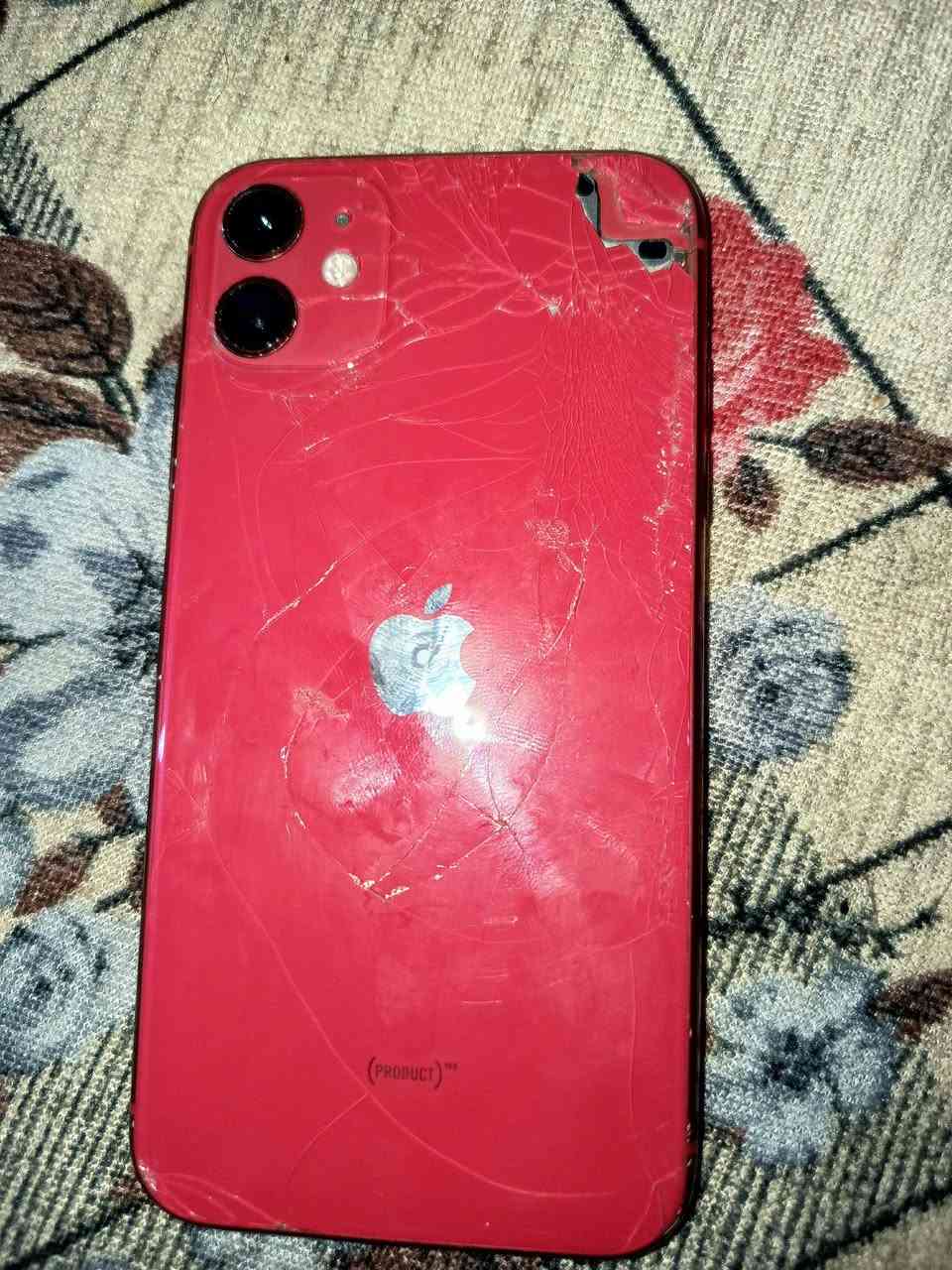 السلام عليكم 
ايفون 11 عادي مامفتوح ولا داخل صيانه فقط بي فطر بظهر وبل شاشه ذاكره 128 بطاريه 71 الجهاز كلشي بي شغال مابي كل نقص فيس ايدي كامرات بصمه كله شغال مابي اي خلل  السعر 200 قفل من الاخير مكاني حله نادر الاولى الرقم  ***********
