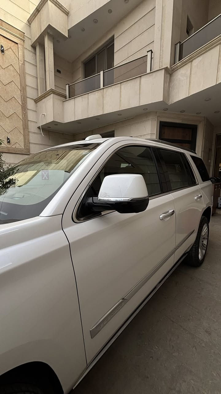 كاديلاك اسكاليد بلاتينيوم 2019
سلام عليكم 
كاديلاك اسكاليد 2019 بلاتينيوم وكالة المنصور كفاله عامه
ماشيه : 70 الف كيلو حقيقي
محرك : 6.2 420 حصان 
تفصل اربعه سلندر داخل المدينه (نظام اقتصادي)
الگير : 10 نمر تعليگ
نظام دفع رباعي وخلفي
نظام التحكم بمود القياده (سبورت وثلج وداخلي)
ويل 22 تخم تاير جديد
دوسات كهرباء
لايتات ليد اربع عدسات تفتر من تشغل اشاره 
مواصفات داخليه
مقاعد جلد جملي تدفئة/تبريد/ مساج 16 وضعيه تحكم
شاشه بيها كل التحكمات وابل كار بلي واندرويد اوتو
بانوراما
ثلاجة وسطيه 
قاصه
شاشات خلفيه وسماعات
شاشه سقفيه
كامرات 360 درجة
حساسات 360 درجة
رادارات 360 درجة
نظام صوت bose 16 سماعه
-
طفايه وعدة تصليح وجميع غراضها موجوده وغير مستخدمه
السياره كفاله عامه وكالة المنصور 
-
مكانها بغداد شارع السعدون
-
السعر: 52 الف وبيها مجال ان شاء الله
السياره نظيفه ماكو خواتها بنظافتها بانزين سوبر والدهن يورول وقبل الموعد يتبدل  
-
للاستفسار : 
0775 483 1076
