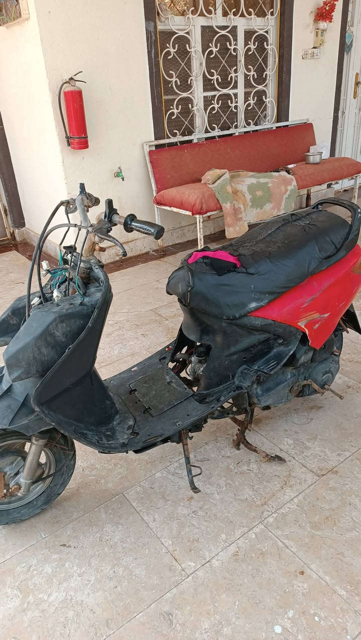 سلام عليكم
دراجه فراشه للبيع الدراجه شغاله عوزه ملف والملف موجود غراضها البقيه موجوده شرط الشغل بس ابيع كوم حديد السعر ١٥٠ 
الشرش
فقط واتساب واتصال 
***********
