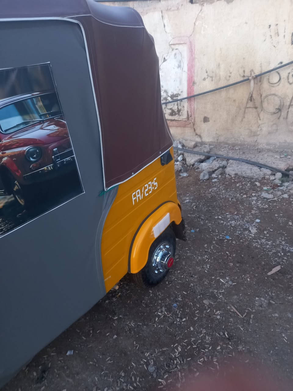 سلام عليكم شباب تكتك موديل ١٨ رقم بغداد تحويل ثاني يوم مكينه مفتوحه لا تنقيص ولاتبخير مصبوغه عام سعر ٥و٤٠٠ وبيه مجال شي قليل العنوان بلديات شارع السجه رقم ***********
