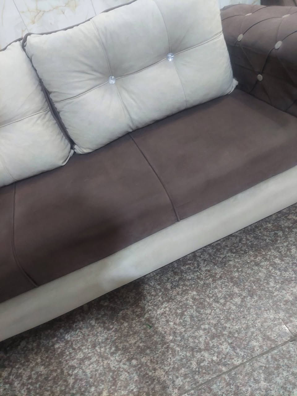 تخم 8 مقاعد نضيف جدا ب225 وبيه محال ***********
