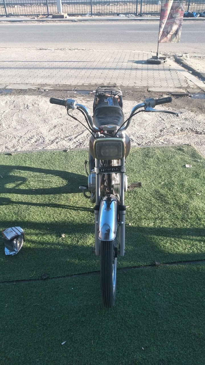 السلام عليكم دراجه ربعه كير حربي نامه شالمجه الشاصي 18والتعميره23الدراجه صوالي وكيله العارضي مالت شغل تأخذك من بيتك توديك الا شغلك 😁وترجعك الا بيتك 🤣الدراجه تجي وشوف تعجبك يصير خير ما تعجبك عوفه سعره450وبيه مجال الشراي مكانه النجف الكوفه شارع المعمل السمنت شارع السبيس  ملاحظه اني عدي شغل من ساعه 7الصبح الحد 6العصر متواجد بل الجريويه قرب مطعم العراق 🤗الرقم *********** ما بيه وتساب
