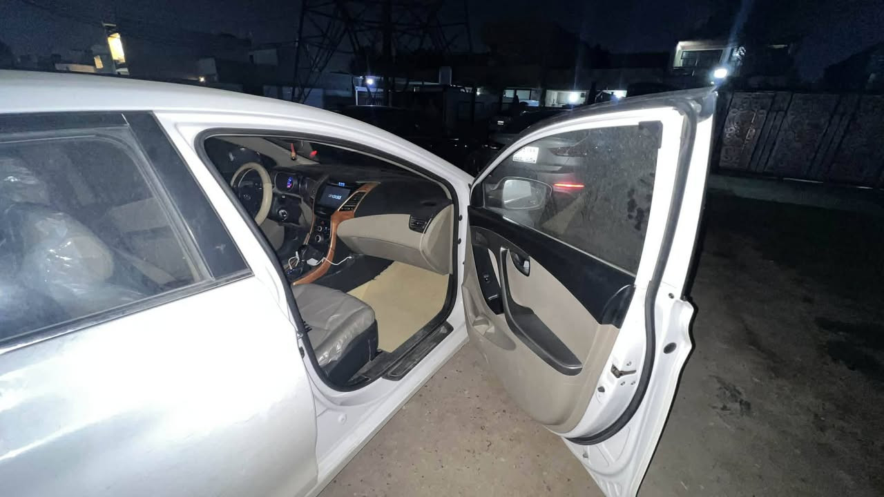 سياره النترى خليجي موديل2016 ماشيه 97000 بيها فقط باب السايق صبغ ويارد كد شبر جوه قبغ البانزين  
مشدودتلها منضومه زنون
مري شفط كهرباء
تحكم سترين
شاشه
منضومه بانزين جديده نوزلات فيتبم بلكات مجاول  قبل يومين مبدلهن 
منضومه مي ادامه كامله
باتري +تخم تاير جديد 
ويل كب  
شرط السياره متصرف عليها ربع وترايك وين متريد 
مكينتها 2000 بلاديه ممفتوح بيها برغي 
الشراي بي خير ويدلل السياره 137 ورقه وبيها مجال للطيبين 
***********
