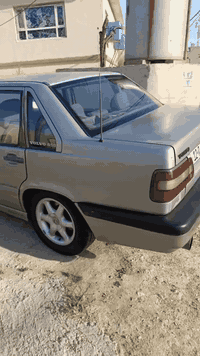 السلام عليكم للبيع سيارة فالفو موديل 1997 حجم 850 كير اوتماتيك محرك 5 سلندر كشنات جلد جامات كهرب تبريد منقص غاز كهربايات كلها شغالة شاشة كامرة كزوز رياضي رقم نينوى دولي مسطرة صاحبها الشرعي في الموصل تحويل فقط بدون وكالة سعرها 55 ورقة وبيها مجال شي بسيط للاستفسار الاتصال على الرقم الموجود في المنشور ***********
