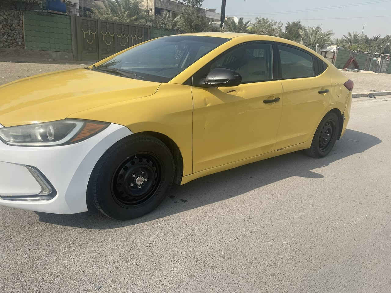 سلام عليكم شباب الانتره 2017 حادثه جاملغ وبنيد بدون دواخل السونار مرافق الصور وصور حادثه موجوده سياره نص فول كير مكينه مكفولات صدر تبريد جديد كله سياره خير من لله بس بيه ملاحضات كدامك بل صور سعرها 112وبيها مجال العنوان بغداد البلديات  رقم الهاتف ***********
